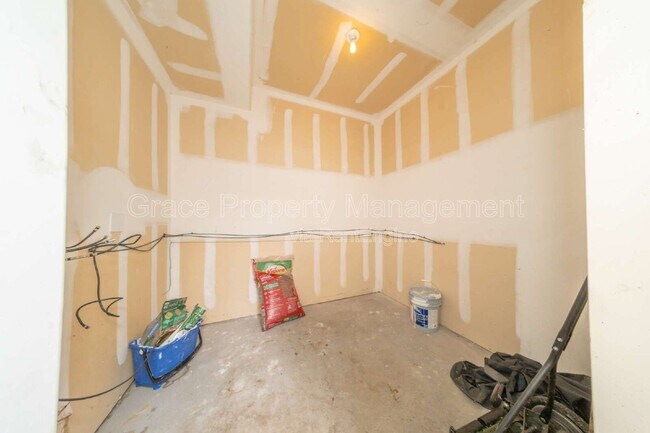 Building Photo - 12780 Ivanhoe St