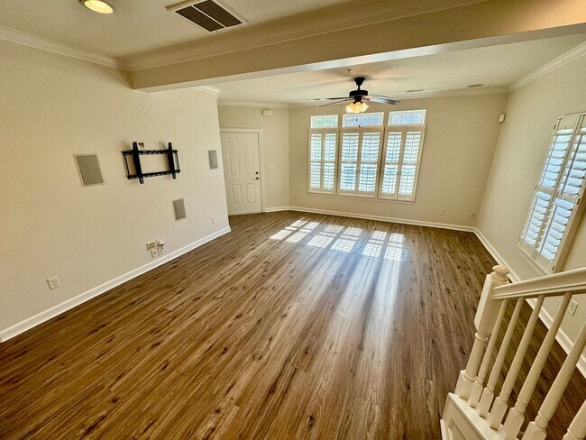 Building Photo - Fabulous South End Condo for Immediate Lease! Water included!