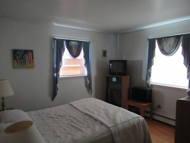 Building Photo - 216 E Grand Ave