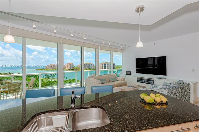 Building Photo - 1000 S Pointe Dr
