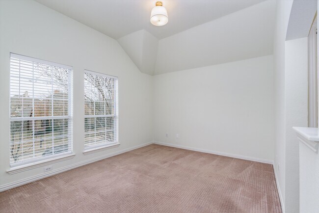 Building Photo - 5055 Navajo Dr
