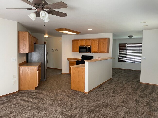 Building Photo - 1703 Fairway Dr NE