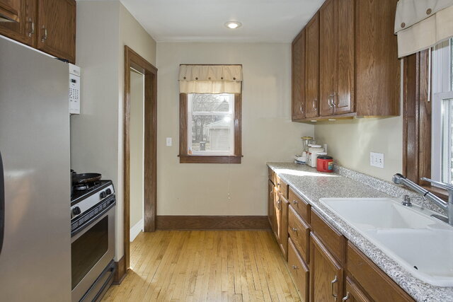 Building Photo - Charming 3-Bed Home with Hardwood Floors and 1400 Sq Ft of Comfort in Minneapolis