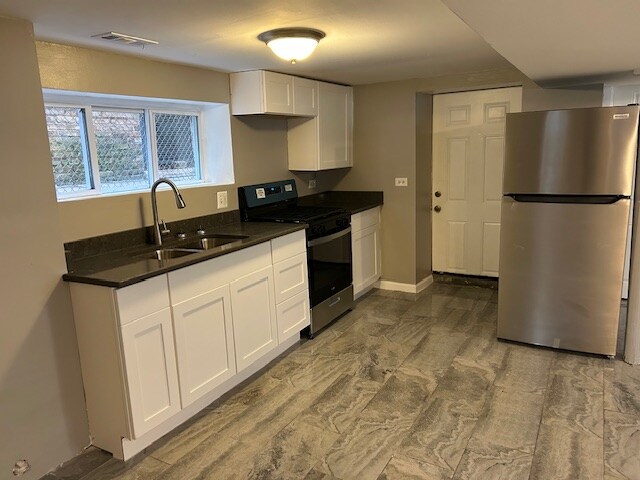 Building Photo - 1640 N Lamon Ave