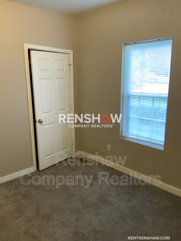 Building Photo - 410 N Connell Ave