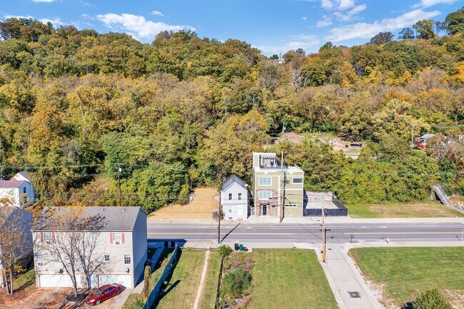 Building Photo - 2602 Riverside Dr