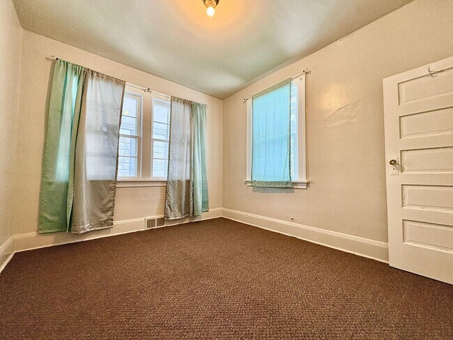 Building Photo - 1821 S Taylor St