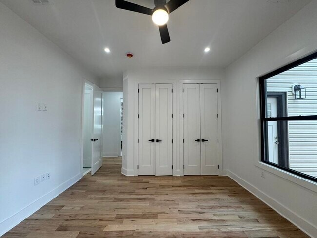 Building Photo - 170 Griffith St