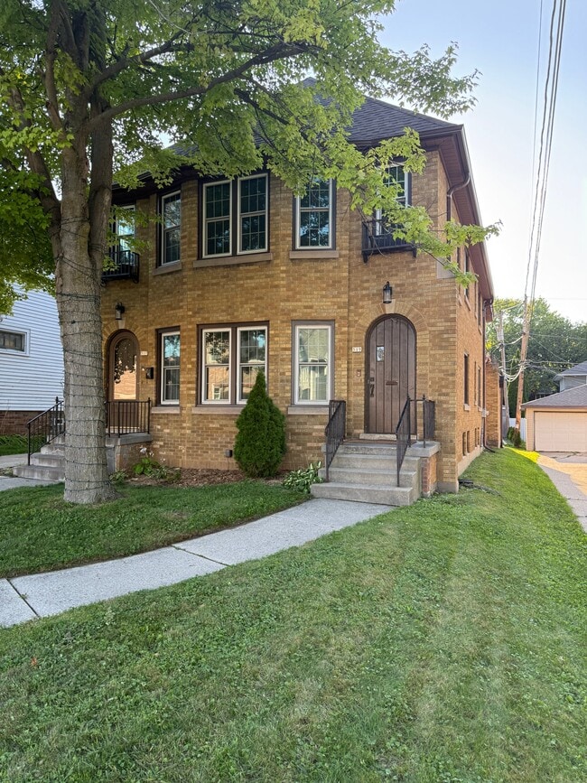 Building Photo - 519 N 66th St