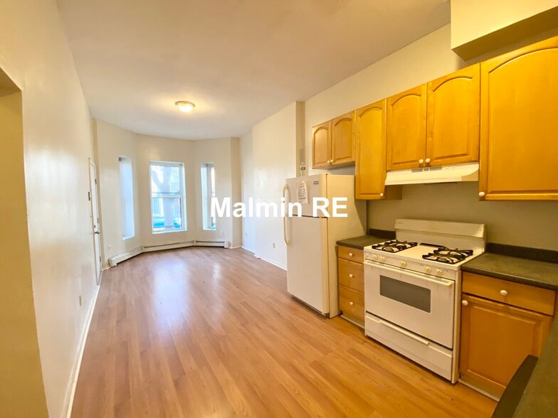 Primary Photo - 96 Hammond St