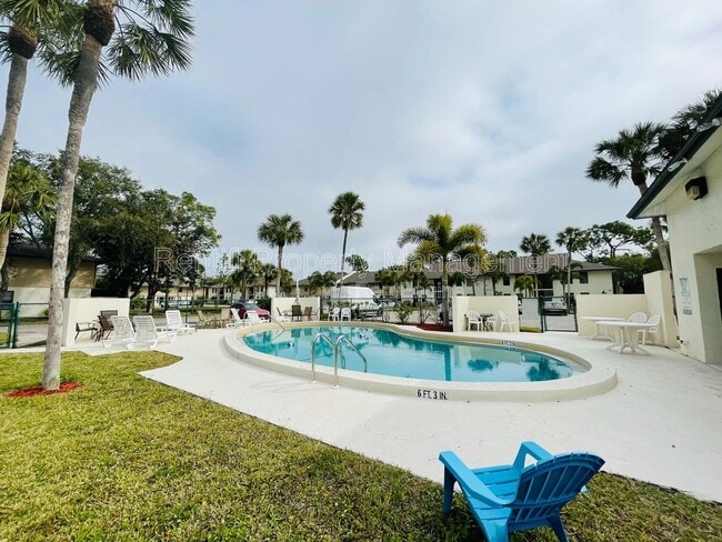 Building Photo - 2131 Crystal Dr