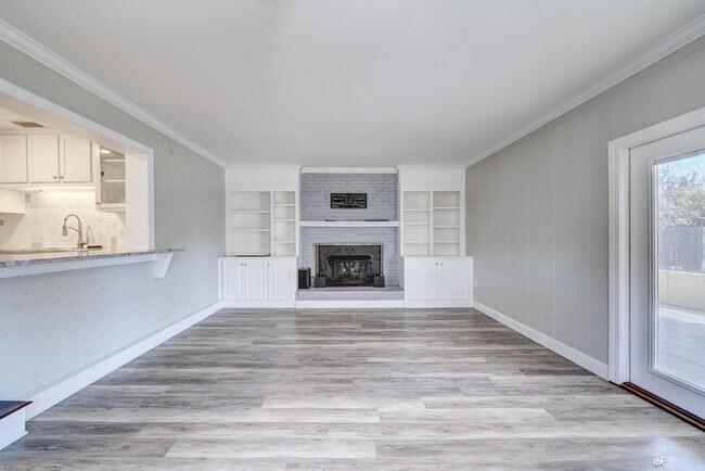 Building Photo - 3105 W 21st Ct