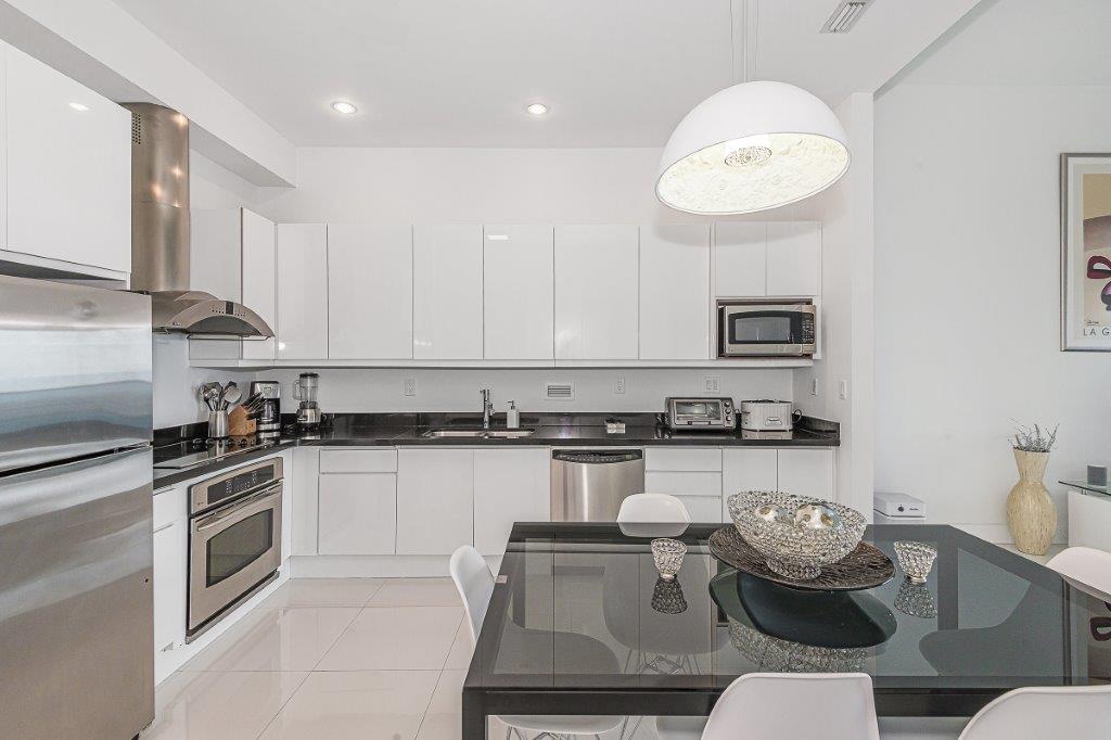 Building Photo - 2301 Collins Ave