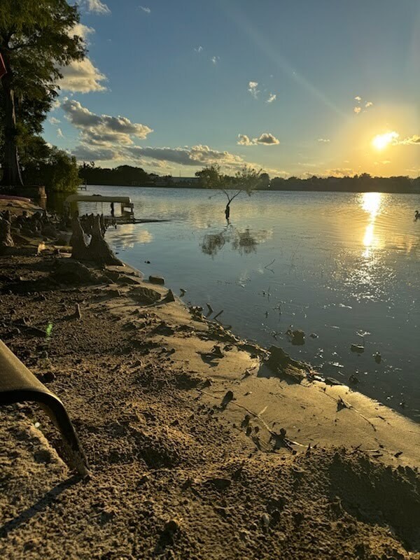 Building Photo - 406 Lillian Dr