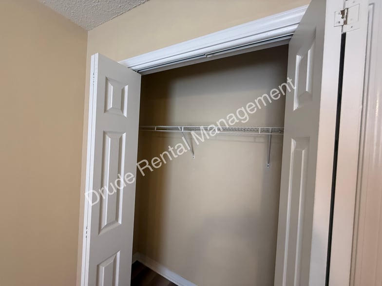 Building Photo - 508 Cedar Ln