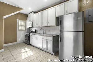 Building Photo - 236 E Dullnig Ct