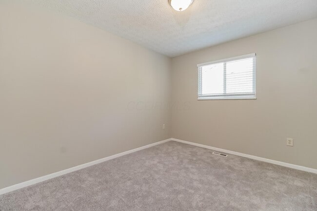 Building Photo - 6560 Benjamin Dr