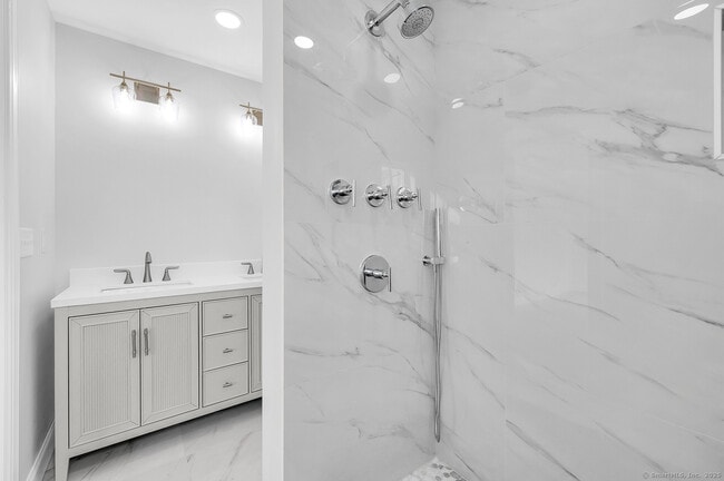 Building Photo - 197 Vesper St