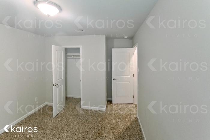 Building Photo - 118 E Broussard St