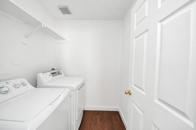 Building Photo - 13503 Sherman Oaks Dr