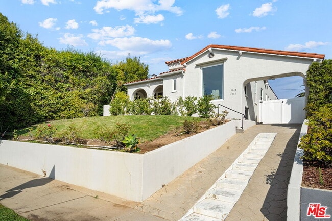 Building Photo - 2148 Prosser Ave