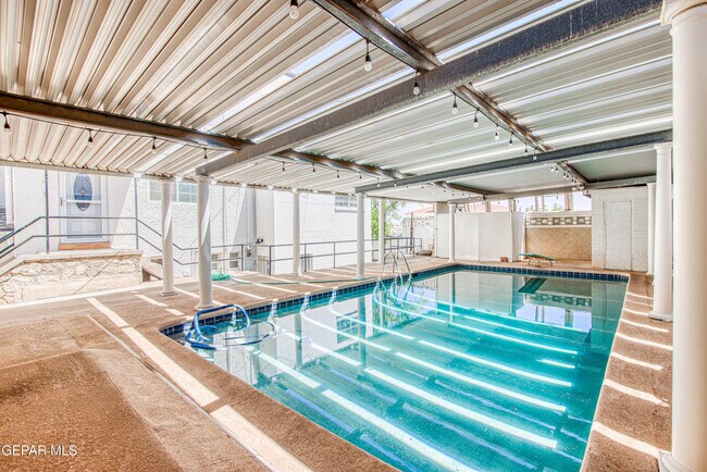 Building Photo - 1701 Elm St