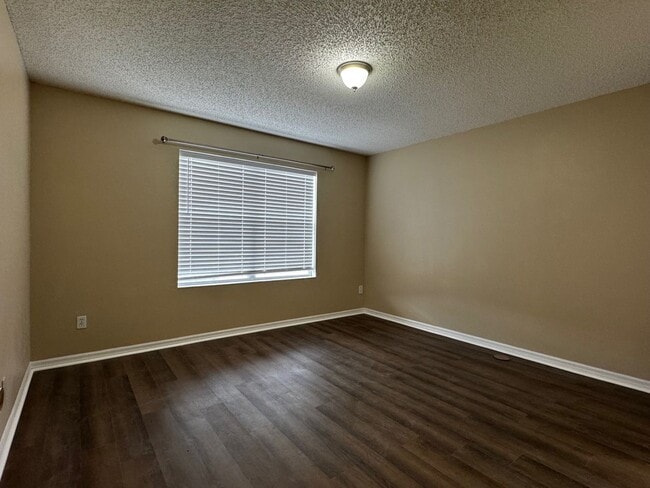 Building Photo - AVALON PARK 3br 3ba townhouse in Northwest...