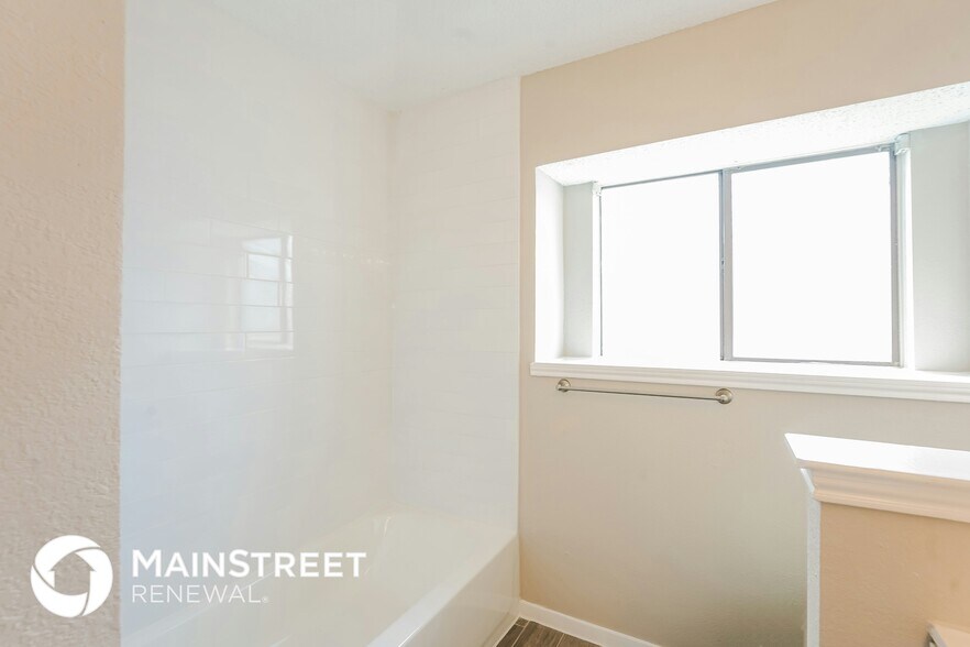 Building Photo - 7132 Penshire Dr