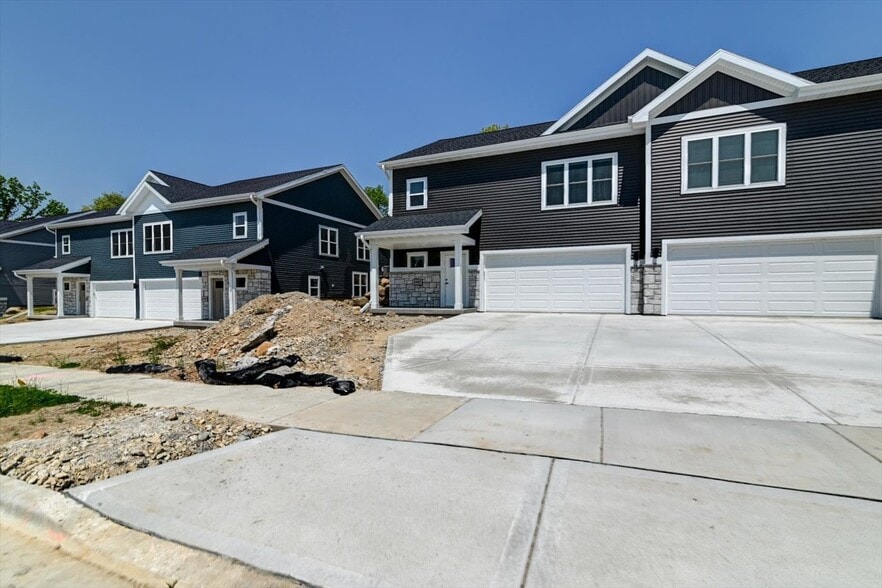 Building Photo - 2996 Blue Grass Dr