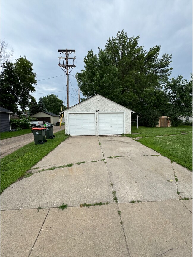 Building Photo - "Charming 3-Bedroom Retreat on Norwood Street – Your Cozy Brainerd Haven Awaits!"