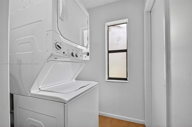 Building Photo - 9721 Majestic Way