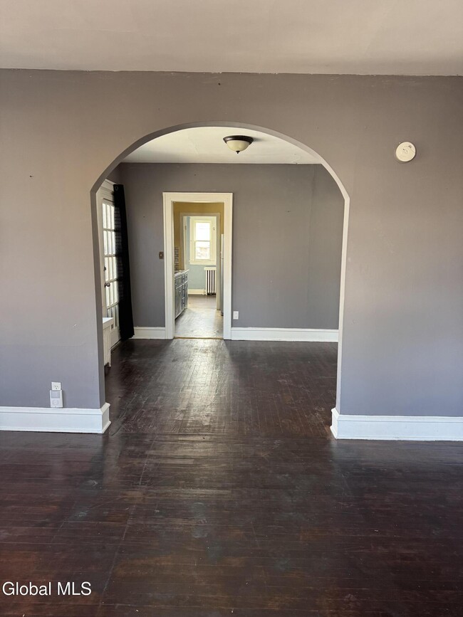 Building Photo - 105 Clermont St