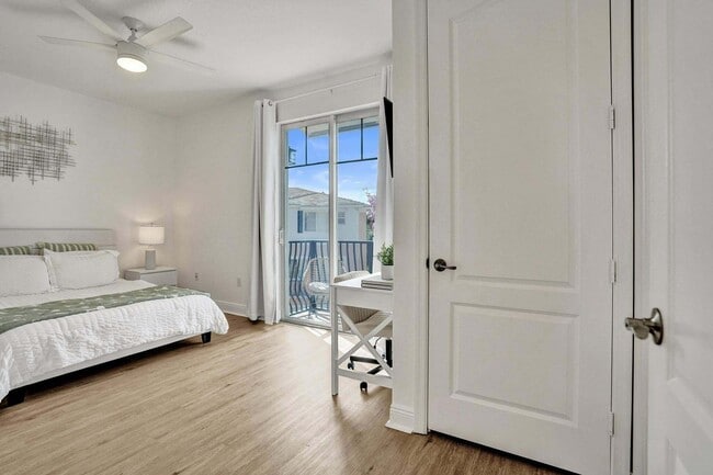 Building Photo - 642 NW 38th Cir