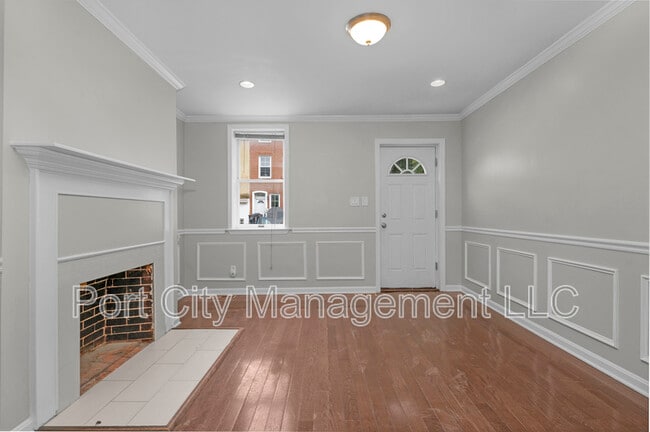 Building Photo - 915 W Lombard St