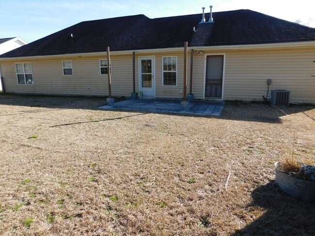 Building Photo - 119 Pella Ln