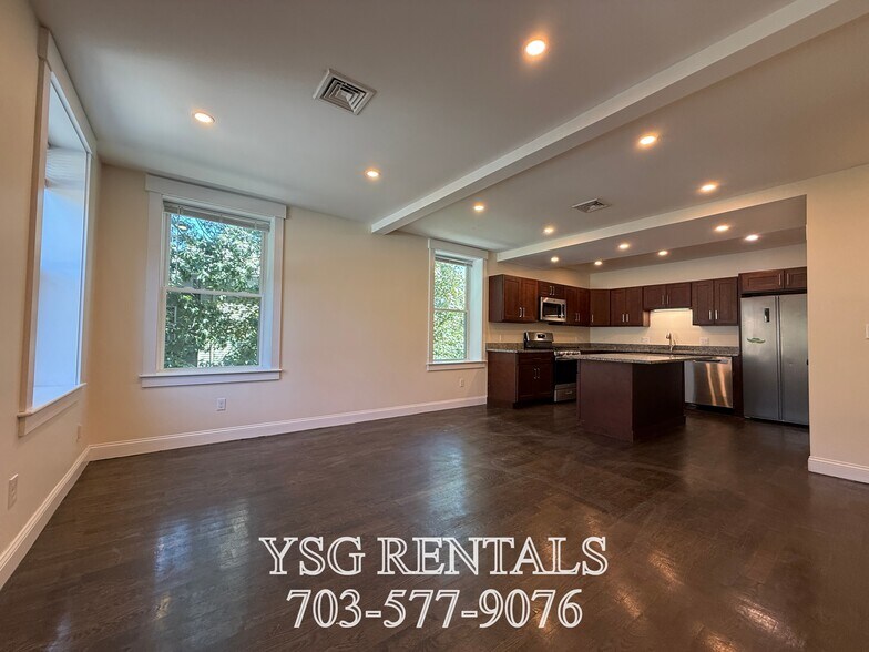 Building Photo - 17 Lambert Ave