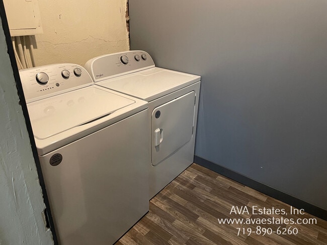 Building Photo - 516 W 9th St