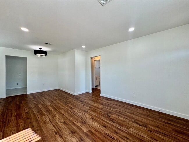 Building Photo - 809 Proctor Pl