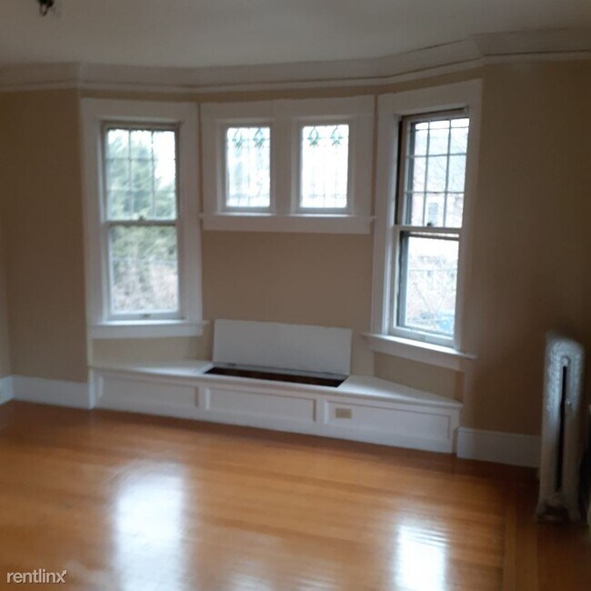 Building Photo - 3 br, 1 bath Apartment - 19-21 Beechwood Ave
