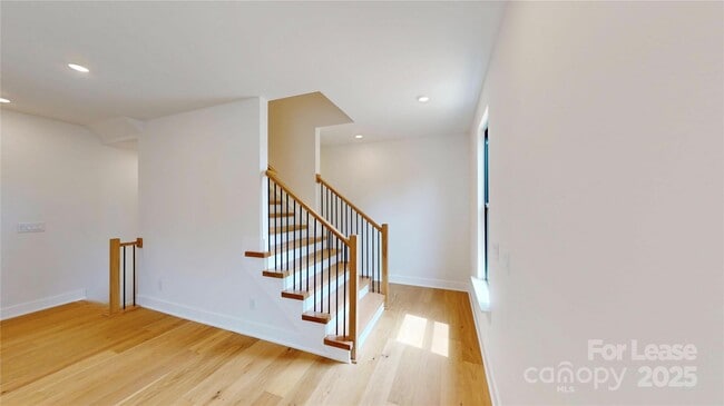 Building Photo - 313 E Peterson Dr