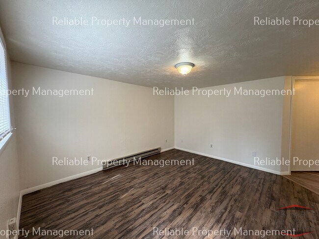 Building Photo - 560 I St