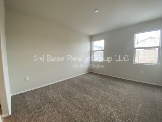 Building Photo - 24402 W Pueblo Ave