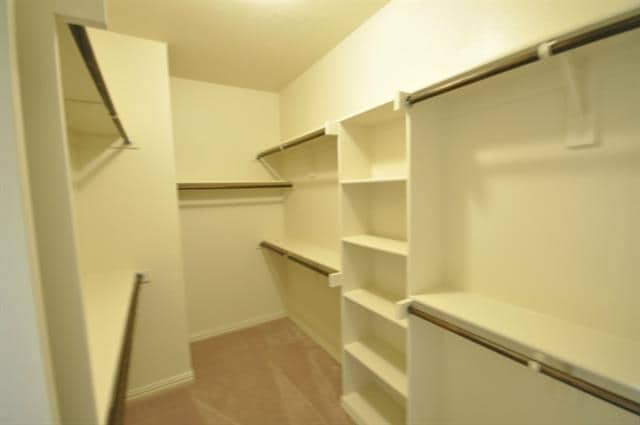 Building Photo - 600 Falcon Dr