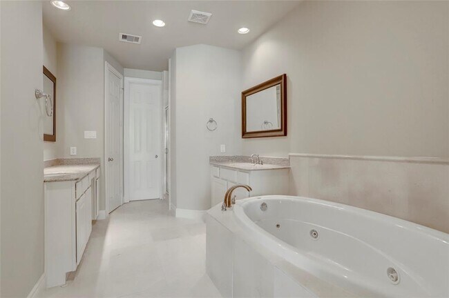 Building Photo - 9133 Creekstone Lake Dr
