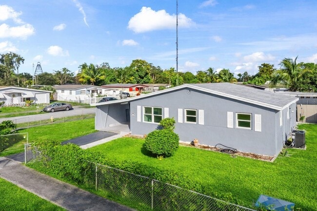 Building Photo - 4685 SW 33rd Dr