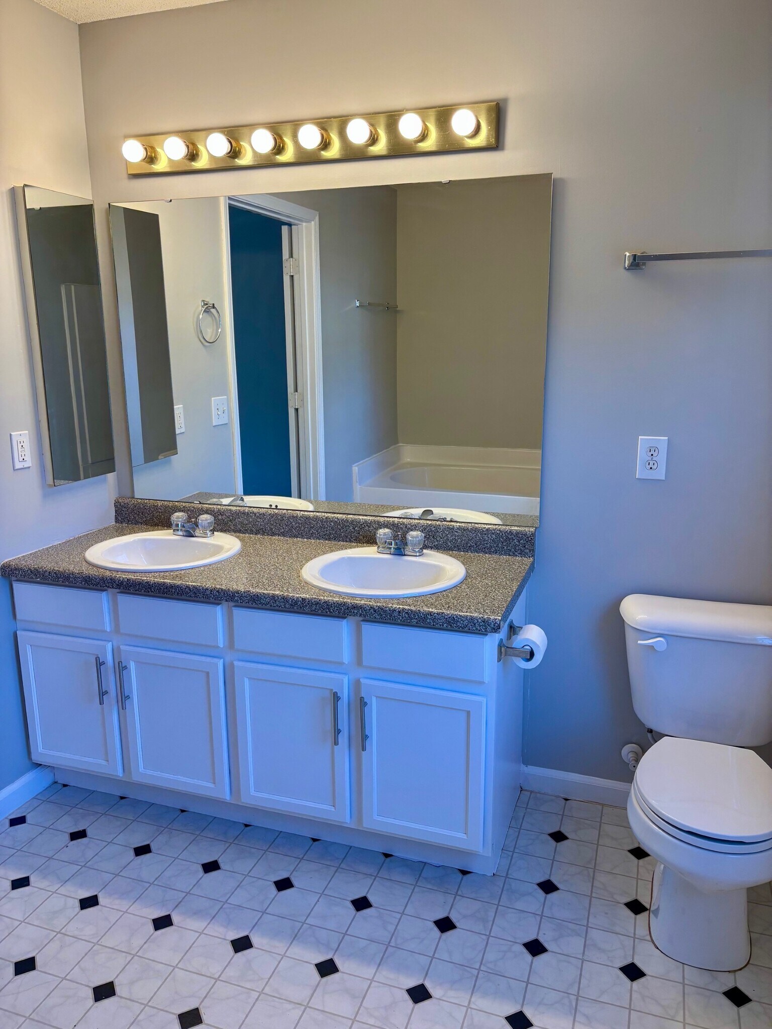 Building Photo - 169 Walkbridge Way