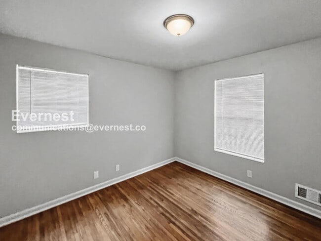 Building Photo - 1824 Maplecrest Ln