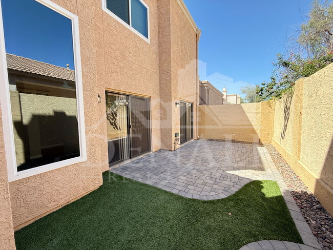 Building Photo - 2073 N Sunset Dr