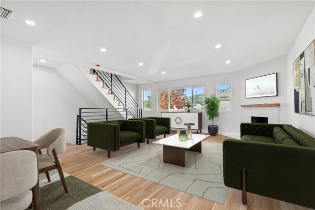 Building Photo - 552 Hahn Ave