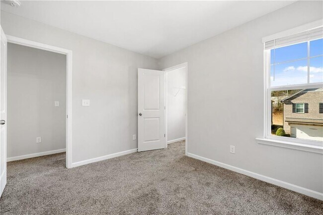 Building Photo - 4646 Waxwing St